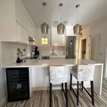 Apartment La *